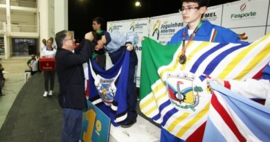 Tubarão também entrou para a história dos Joguinhos Abertos de SC, pois João Vitor da Silva de Oliveira, recebeu a medalha de ouro das mãos do governador do Estado.