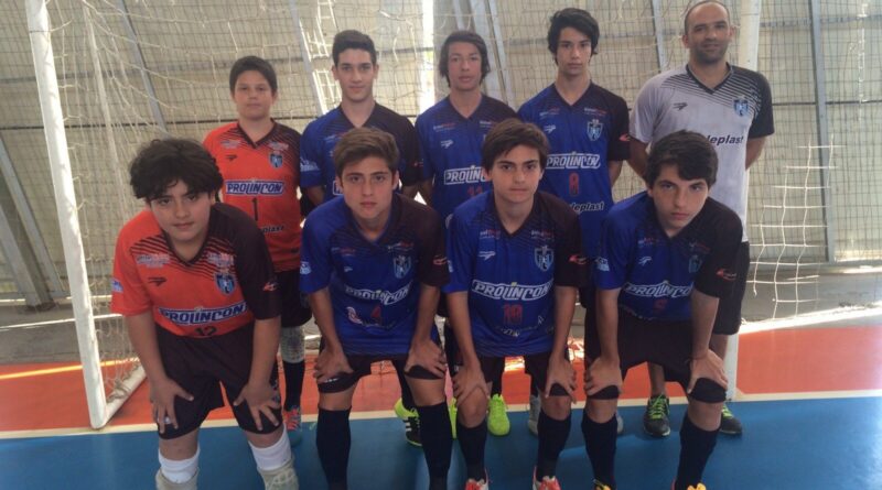 Equipe do sub-15 ganhou por 4 a 3