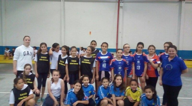 O primeiro encontro dos núcleos esportivos ocorreu na quadra de esportes da EMEB Faustina da Luz Patrício.