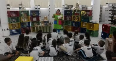 Os alunos da Escola de Educação Básica Hercílio luz e a Escola Municipal de Educação Básica João Pedro Delfino foram recebidos pela equipe da Biblioteca.