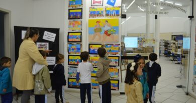 Os alunos do pré até o quinto ano escolar aproveitaram a visita para conhecer as obras expostas no museu.
