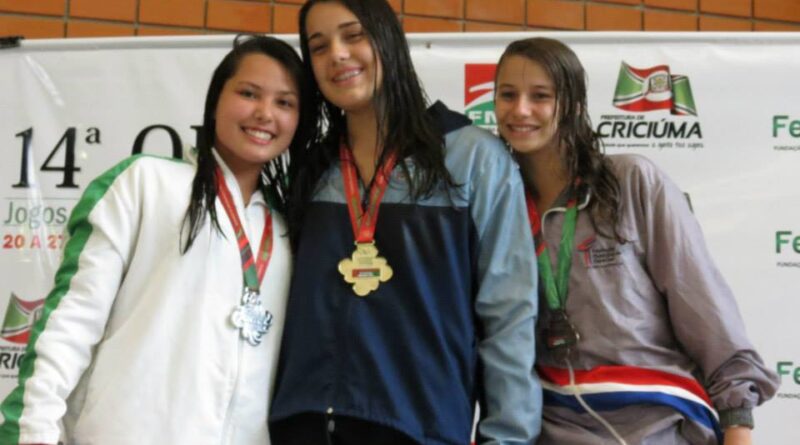 A atleta Amanda Vicenti foi um dos destaques da competição com medalha de ouro nos 100 metros nado costas.