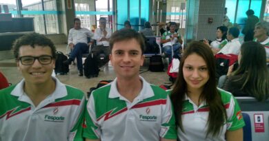 Os nadadores Cassiano de Souza Benedetti e Emilin Honorato Fernandes viajam acompanhados pelo técnico André Lemos