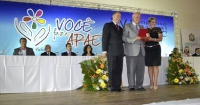 Olavio recebeu homenagem durante a abertura do Congresso Estadual das Apaes