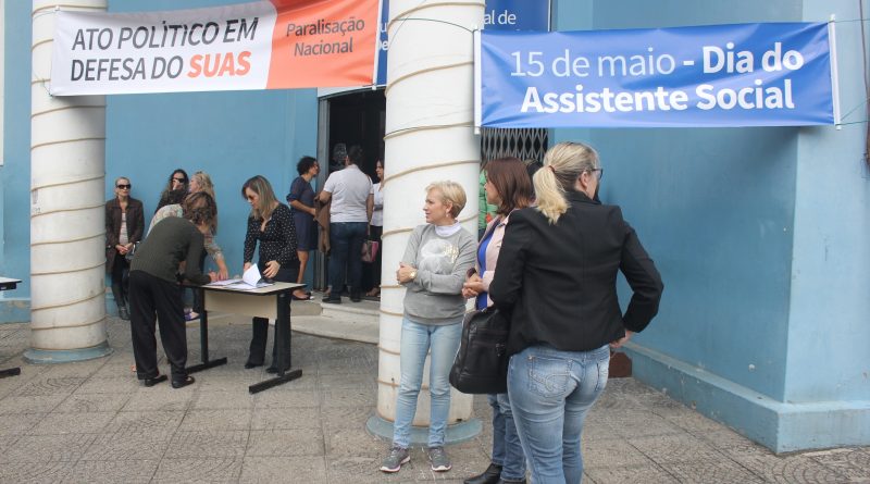 A ação consistiu em coletar assinaturas em adesão a carta de compromisso em defesa do Sistema Único de Assistência Social (Suas)