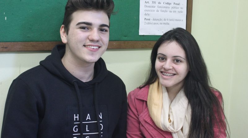 Jeferson e Sabrina participaram da chamada e foram classificados para estagiar em secretarias.