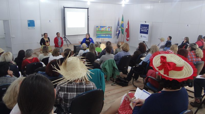 Durante o encontro ainda houve um momento de confraternização com a temática de festa julina.