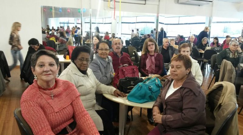 O passeio teve como intuito levar os grupos com 28 integrantes para um evento promovido pela Associação de Idosos de São Ludgero.