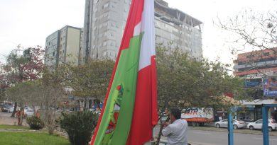 A troca das bandeiras ocorreu na tarde desta quinta-feira (13).