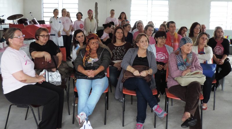 Dezenas de mulheres participaram do encontro.