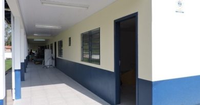 A unidade escolar ganhou duas salas de aula com quase 30 m² cada e banheiro integrado.