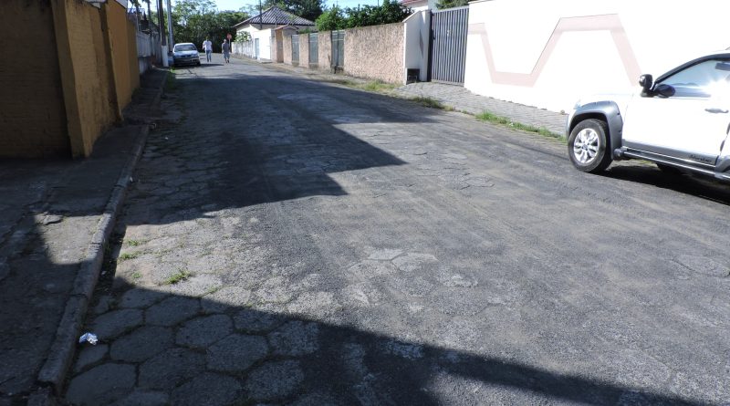 Entre as ruas que estão recebendo melhorias, a rua Rubens Faraco.
