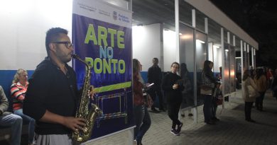 O músico Alysson de Oliveira tocou saxofone e encantou o público do local.