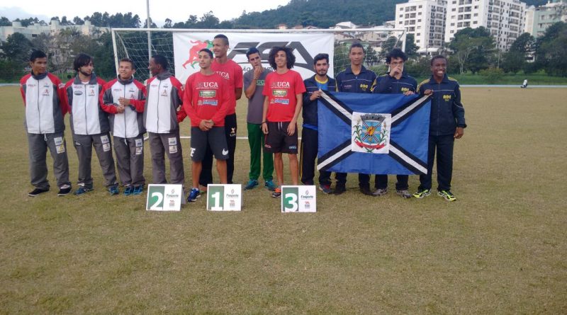 No revezamento 4x100 masculino, a equipe chegou em terceiro lugar.