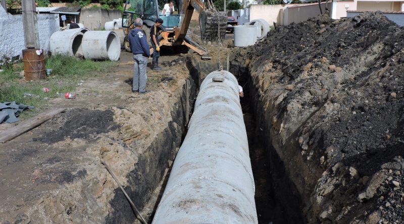 Ao todo, já foram instalados 130 tubos de um metro de diâmetro.