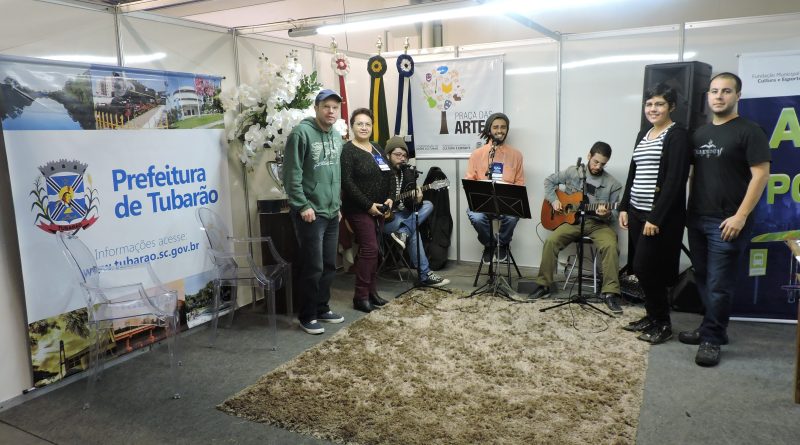 Além de música ao vivo, no estande também teve divulgação das ações culturais que acontecem em todo município, promovidas pela fundação.