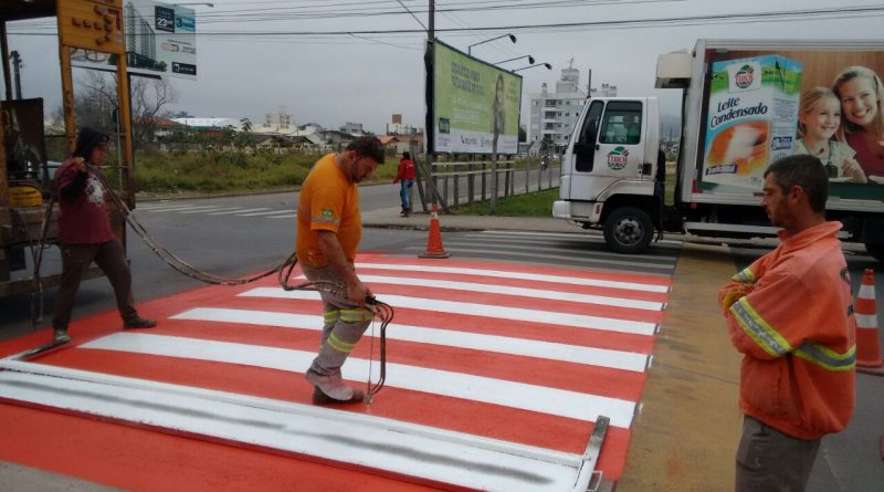 Pintura da faixa de pedestres nesta quinta-feira (30)