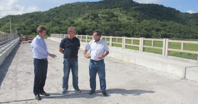 Prefeito vistoriou as obras das cabeceiras da Ponte de Congonhas nesta quarta-feira, ao lado do deputado José Nei Ascari e do secretário da ADR Nilton de Campos