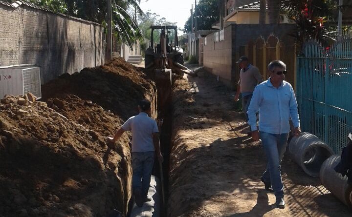 Serviços na rede de drenagem da Rua Ire Luiz de Oliveira, no São João Margem Direita