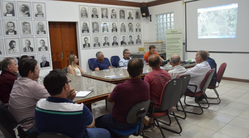 Prefeitos da região estiveram reunidos nesta segunda-feira (8)