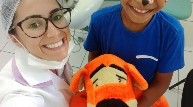 No mês da páscoa toda criança atendida pela odontopediatra ganha desenho para colorir e pintura facial (Dra Fernanda Maria - Centro de Especialidades Odontológicas – CEO)