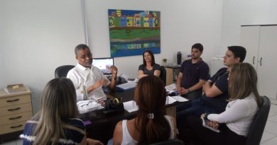 Os representantes da empresa e os funcionários do CEI apresentaram a proposta ao diretor-presidente da Fundação Municipal da Educação, Maurício da Silva.