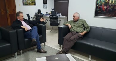 O prefeito Joares Ponticelli esteve com Oscar no fim da tarde, assim que chegou de Brasília e gostou do relato da visita técnica.