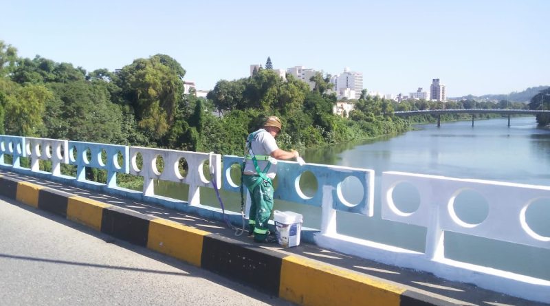 Ponte Orlando Francalaci recebendo pintura