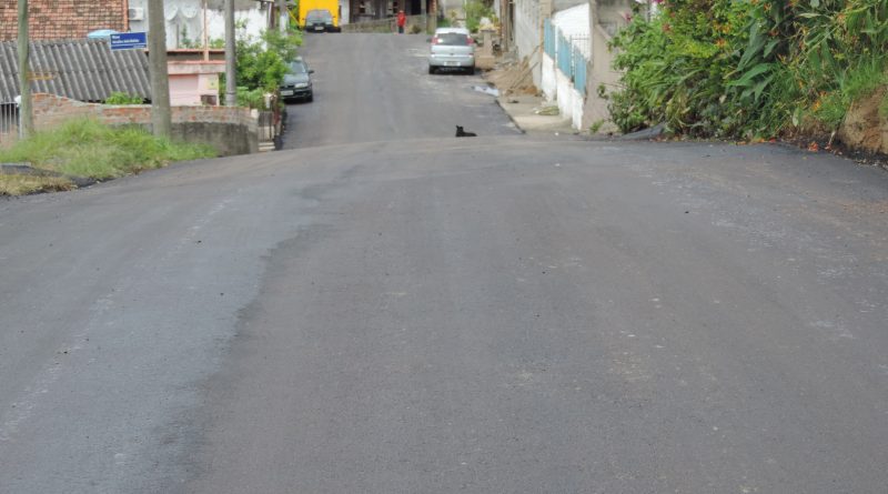 Rua Pedro Souza de Lima no Fábio Silva é repavimentada.