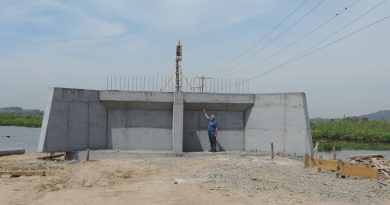 Nesta fase, a construção da cabeceira da ponte no lado pertencente ao município de Tubarão já está finalizada e agora começará a receber a superestrutura.