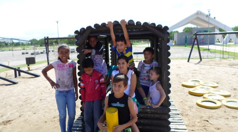 Um piquenique foi realizado com objetivo de integrar as crianças com brincadeiras e atividades no parque.