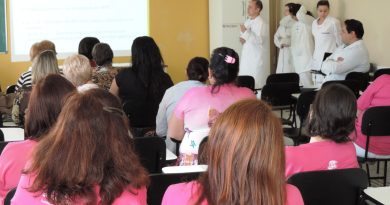 Uma palestra sobre cânceres de colo uterino e de mama foram oferecidas as participantes.