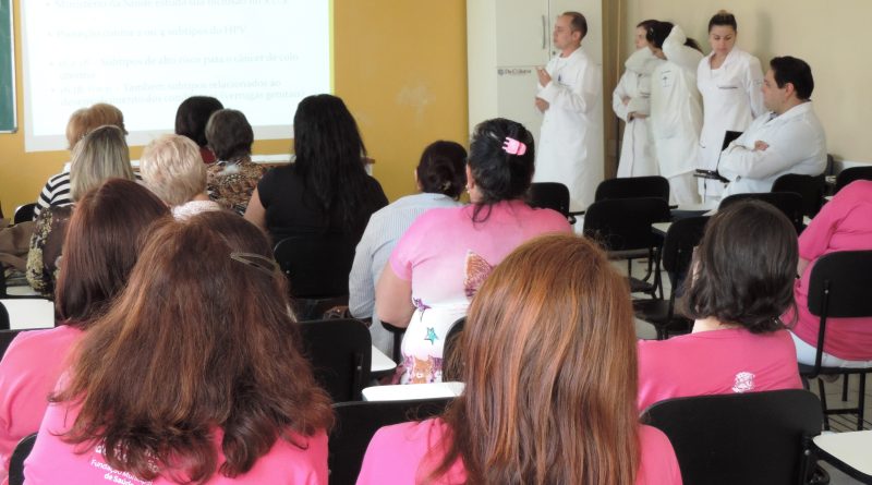 Uma palestra sobre cânceres de colo uterino e de mama foram oferecidas as participantes.