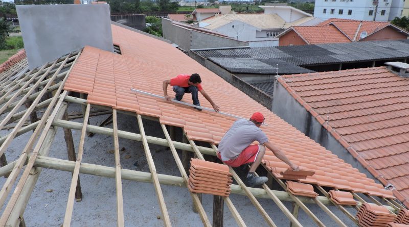 Nesta quarta-fera (12) iniciaram os trabalhos de colocação de telhas portuguesas na edificação.