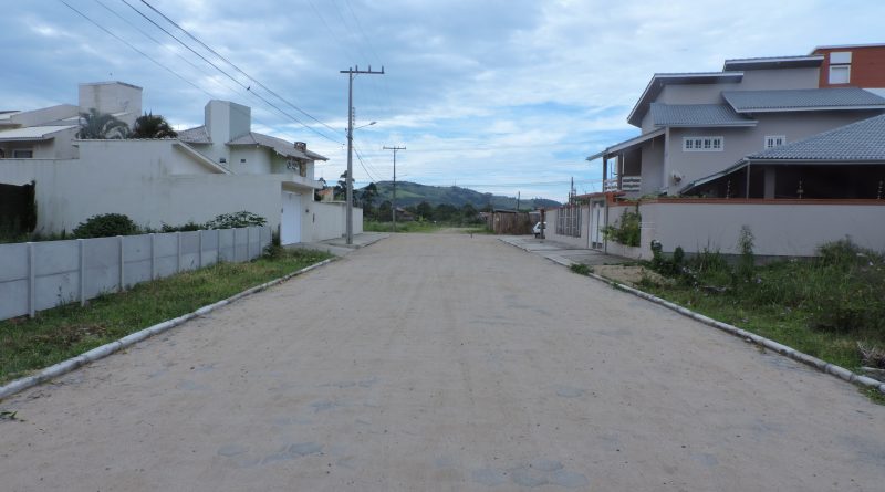 A pavimentação foi realizada entre os cruzamentos das ruas Irineu Alves Garcia e Engenheiro Annes Gualberto, ambas no bairro Recife.