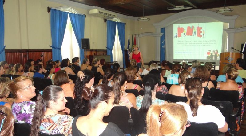 Plano Municipal de Educação foi discutido na palestra