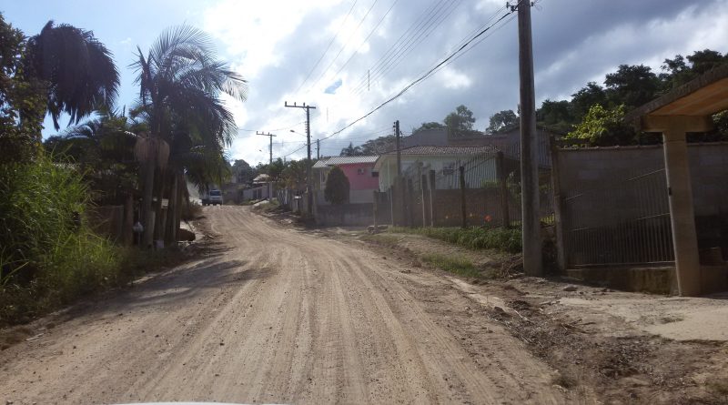 Em caráter emergêncial foi realizado o patrolamento da via e colocação de areão nos pontos críticos.