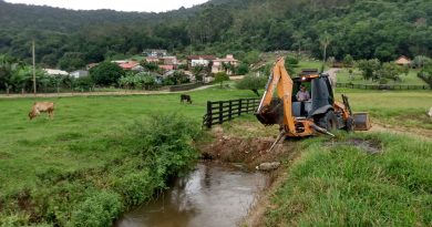 Município segue com trabalhos de limpezas em canais para prevenir inundações
