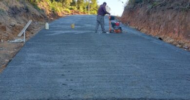 Iniciada a concretagem para pavimentação da serrinha, na Estrada do Areado