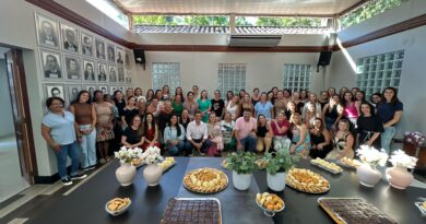 Mulheres são homenageadas pelo seu dia com café na prefeitura